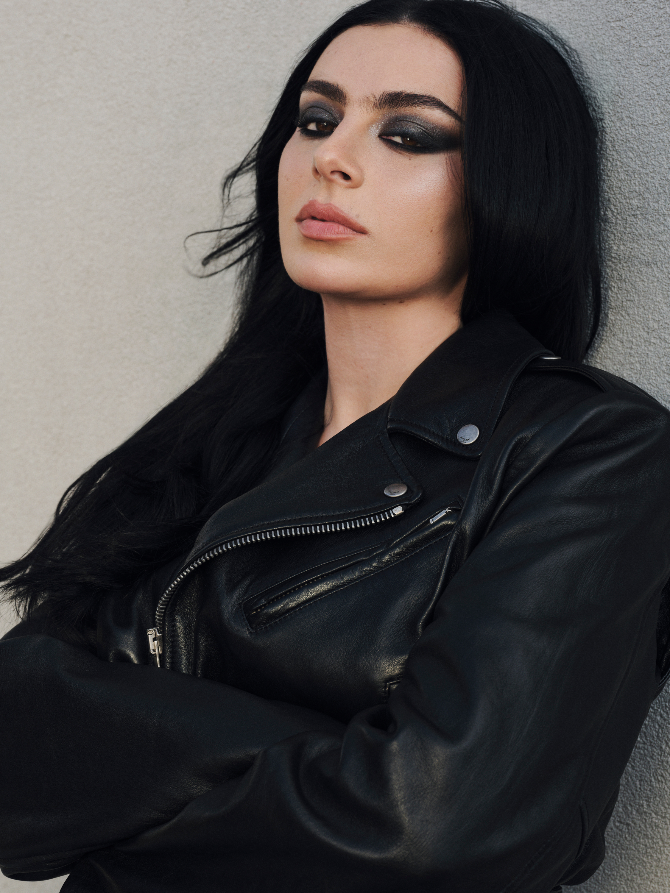 Charli XCX 為 YSL Beauty 活動拍攝的照片