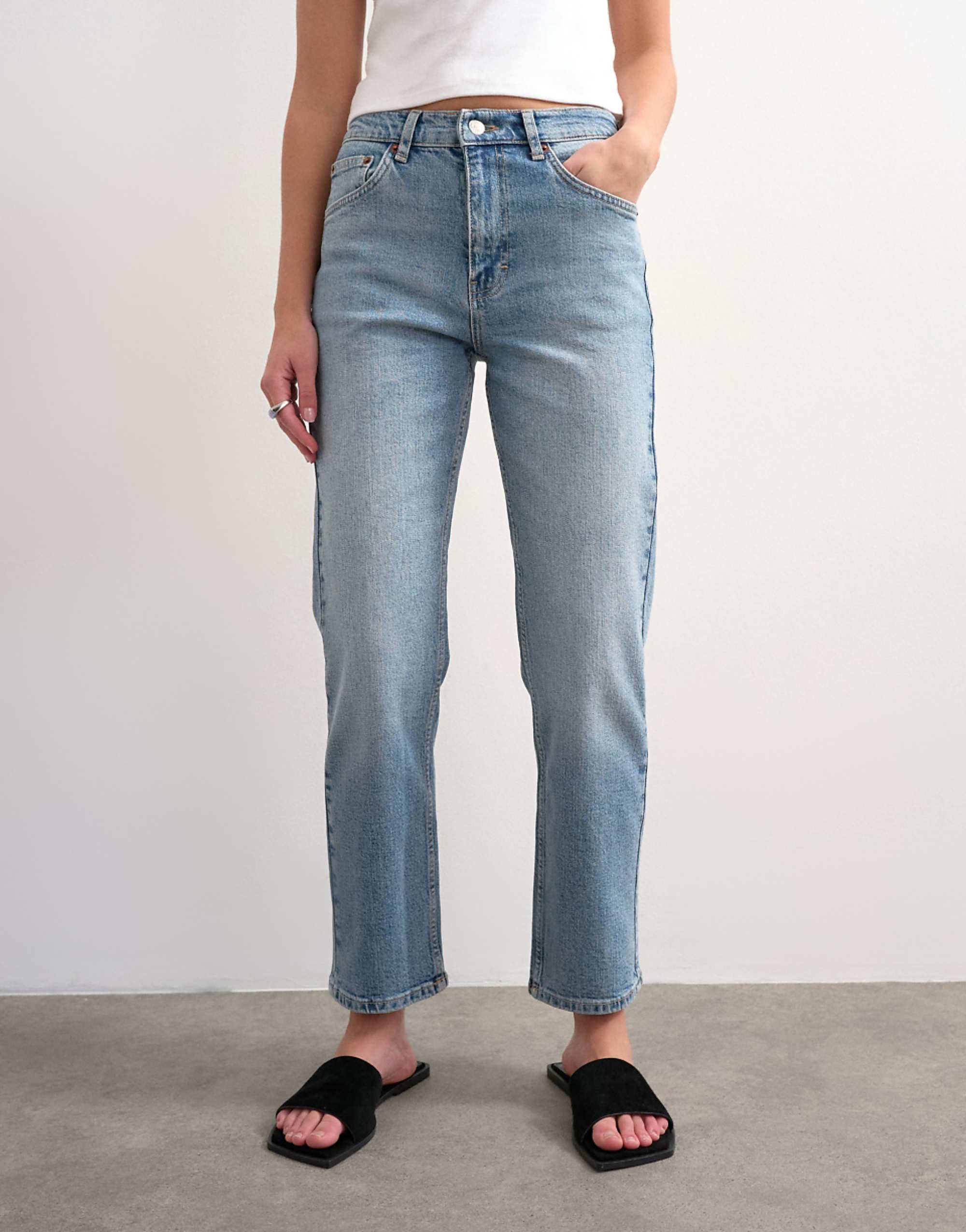 Topshop Orson 漂白中腰舒適直筒牛仔褲