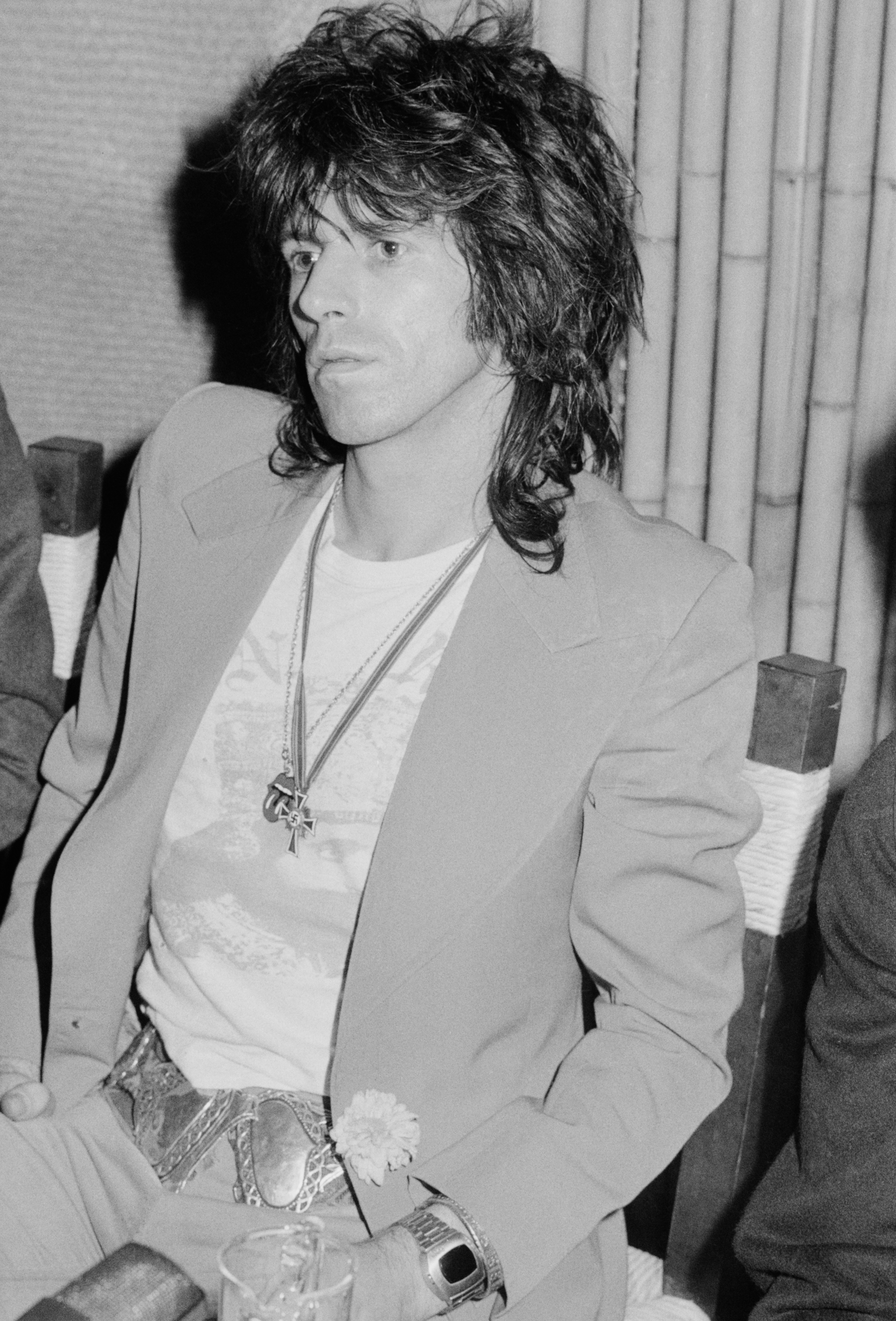 1973 年 10 月 13 日至 14 日，滾石樂隊吉他手基思·理查茲 (Keith Richards) 在荷蘭鹿特丹 AHOY 體育館舉行的新聞發布會上。