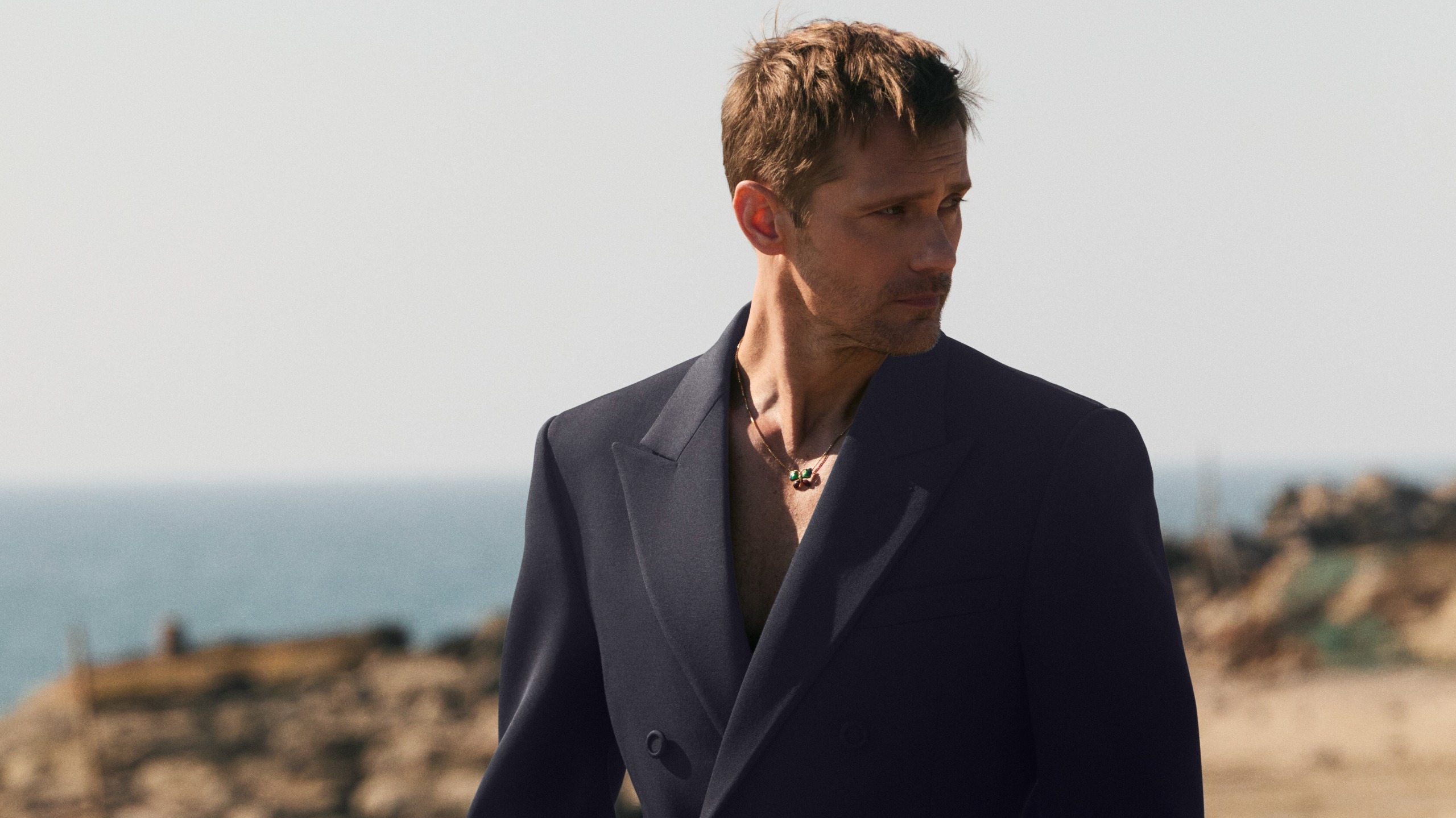 Alexander Skarsg&aring;rd 為 Valentino 的 Vendetta 廣告活動拍攝的照片