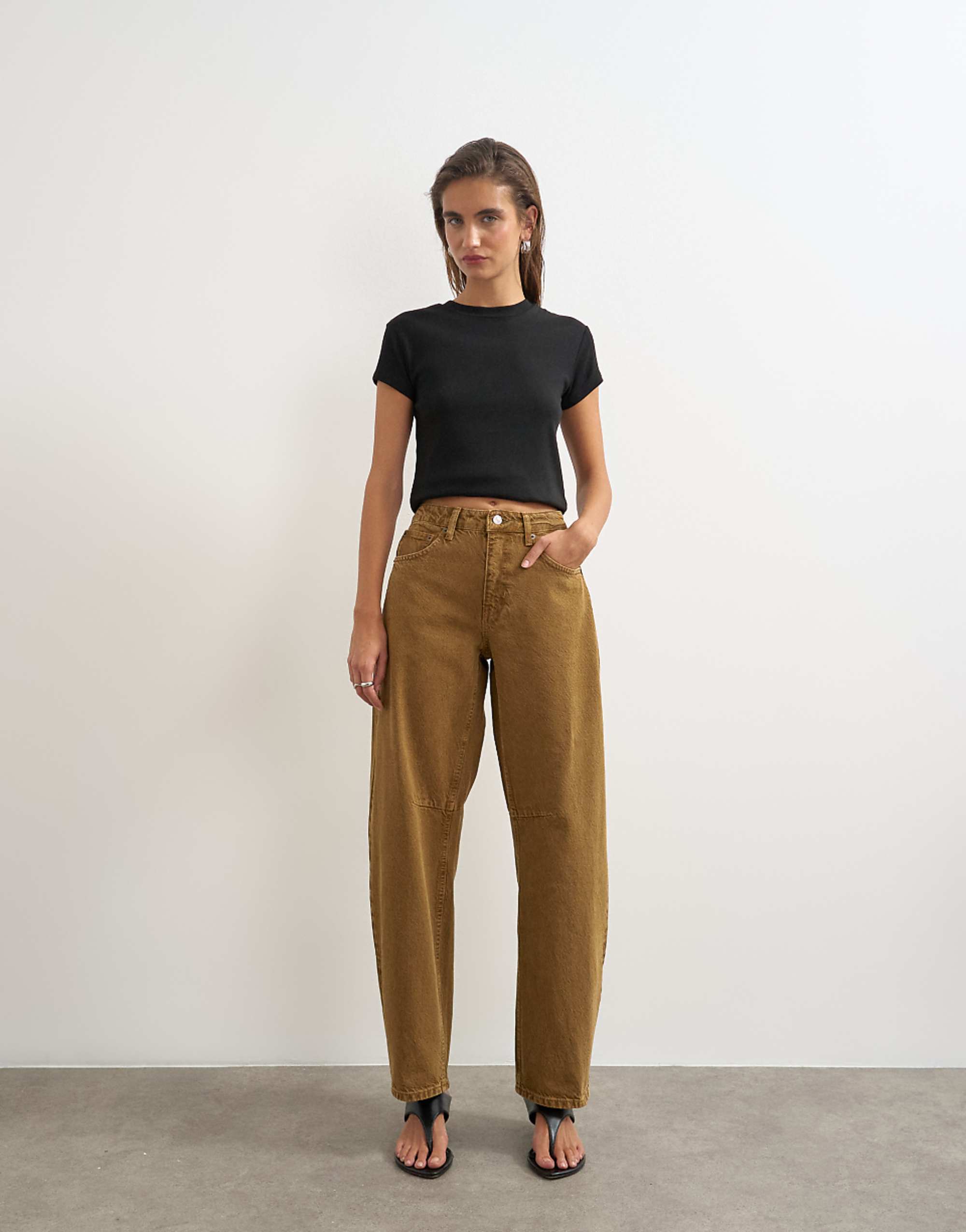 Topshop 孜然桶形中腰牛仔褲