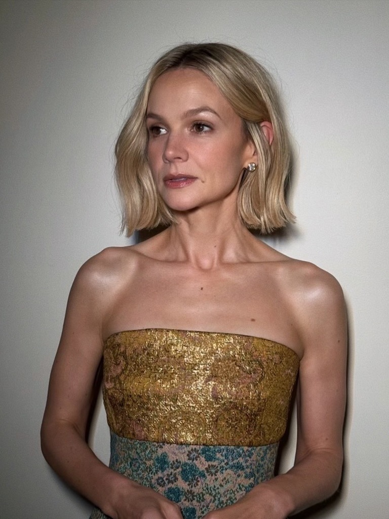 凱瑞·莫里根 (Carey Mulligan) 有著冰冷的金髮鮑勃
