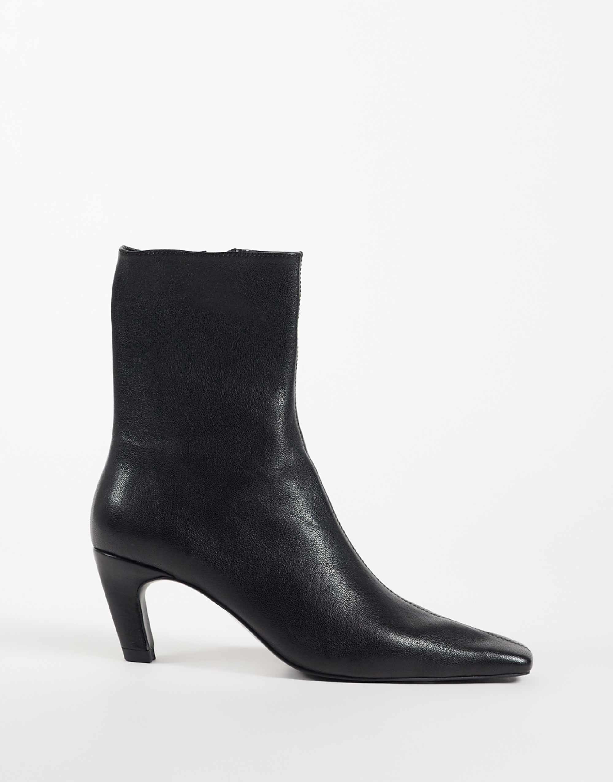 Asos Design Rumi 皮革方頭高跟踝靴黑色