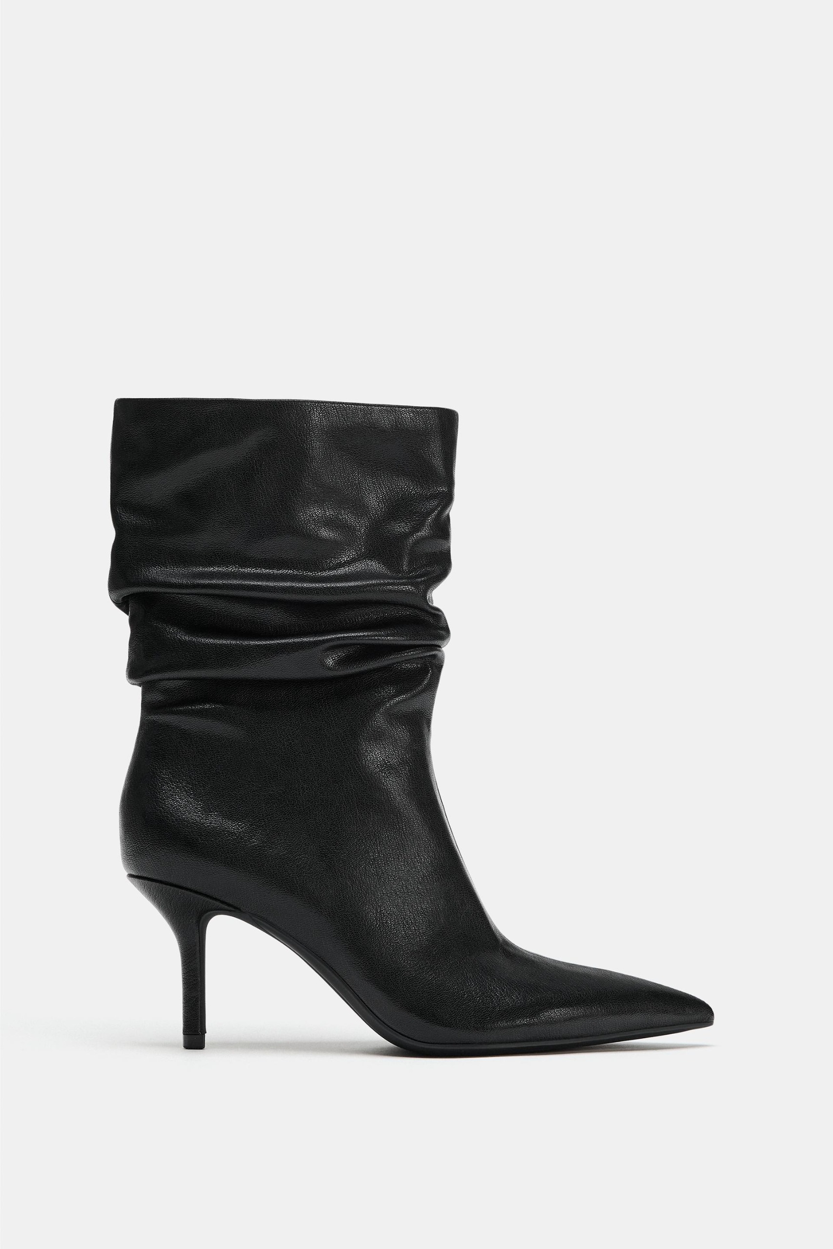 ZARA，褶皺高跟踝靴
