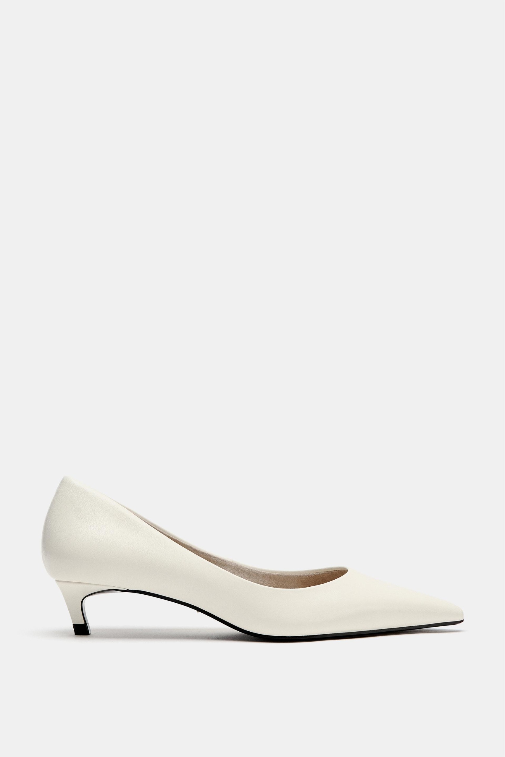 ZARA，皮革小跟鞋限量版
