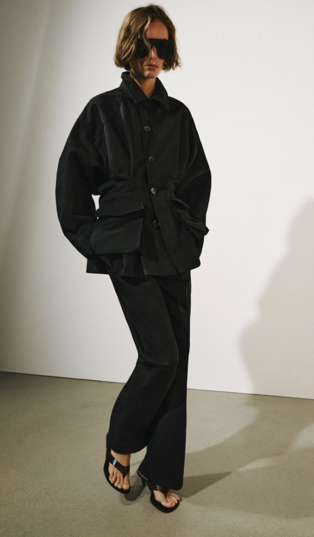 Zara 2026 秋季流行色：黑色