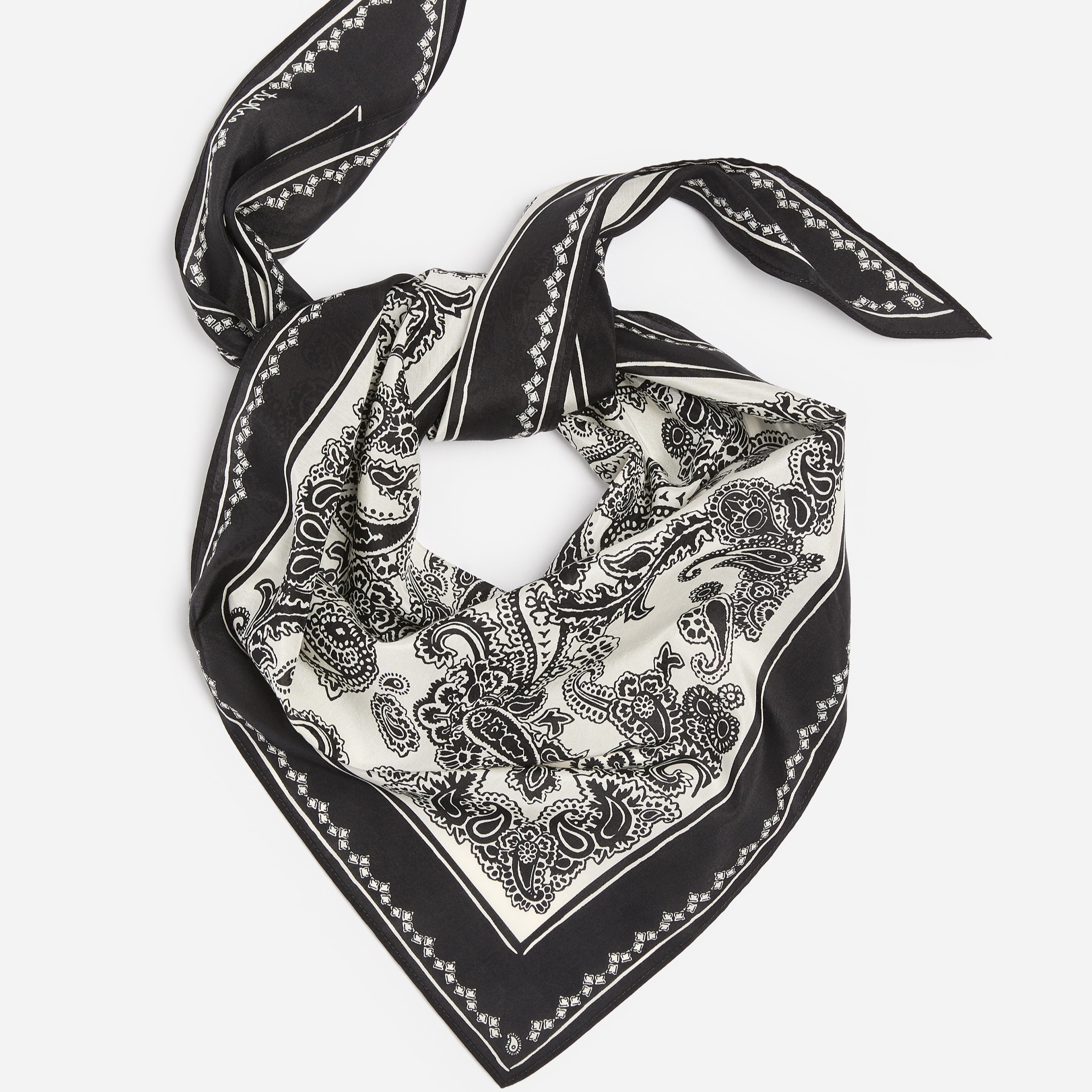 ARKET
Pañuelo de seda y algodón con estampado paisley