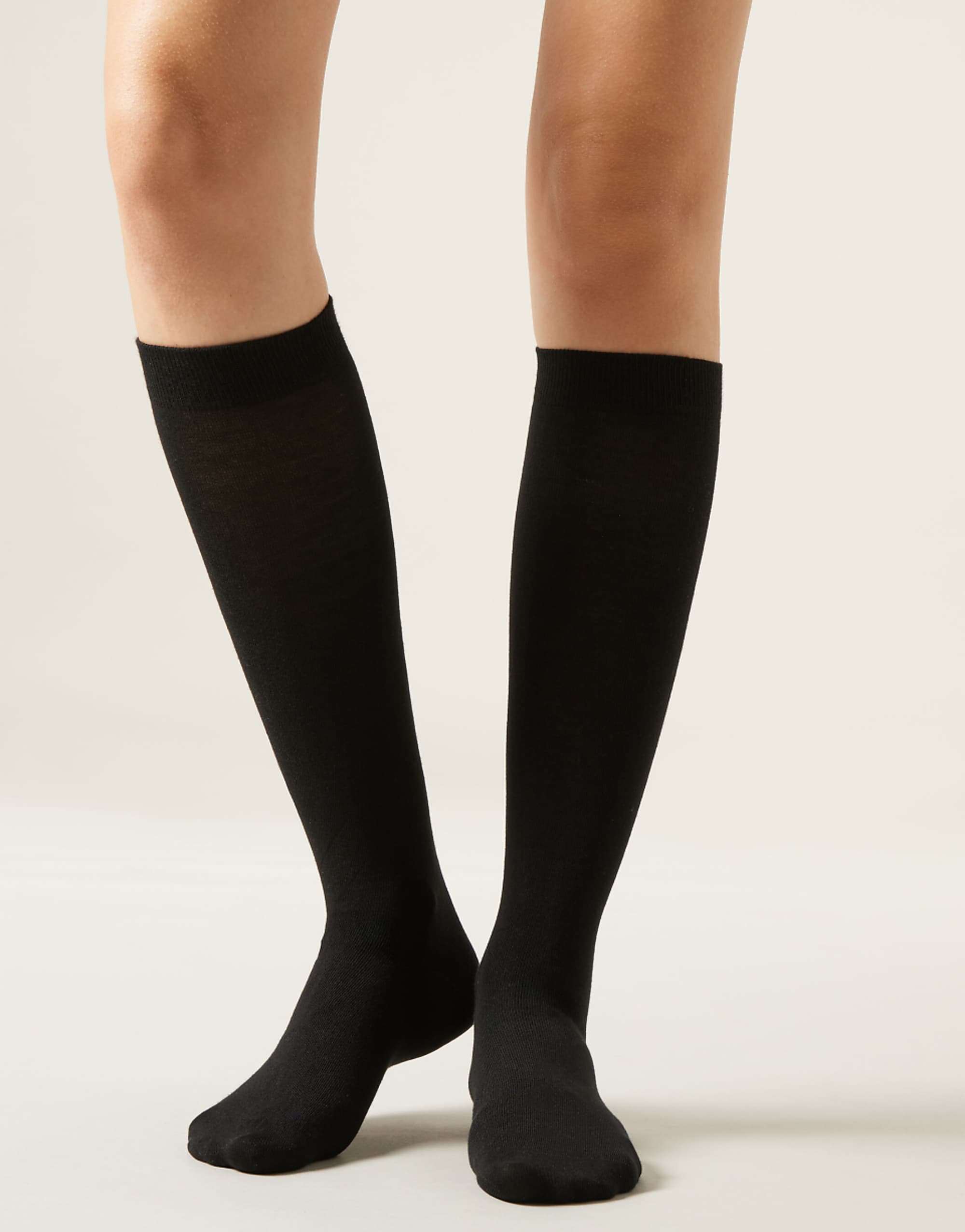 Calzedonia 黑色緞面棉質長襪