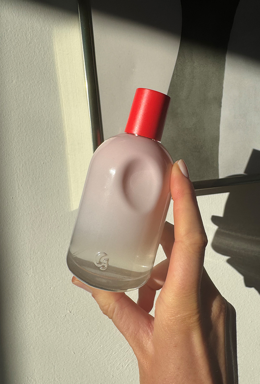 一瓶 Glossier You 香水