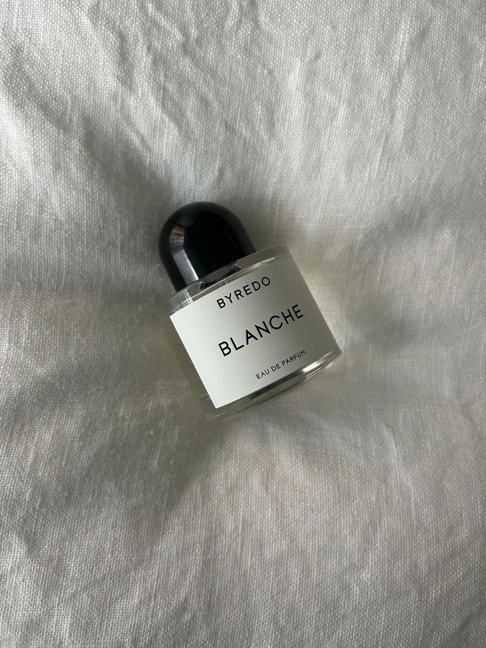 一瓶Byredo Blanche香水