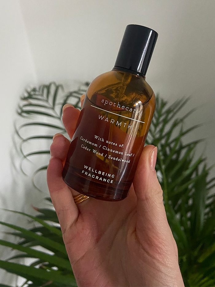 一瓶 M&S Apothecary Warmth 香水