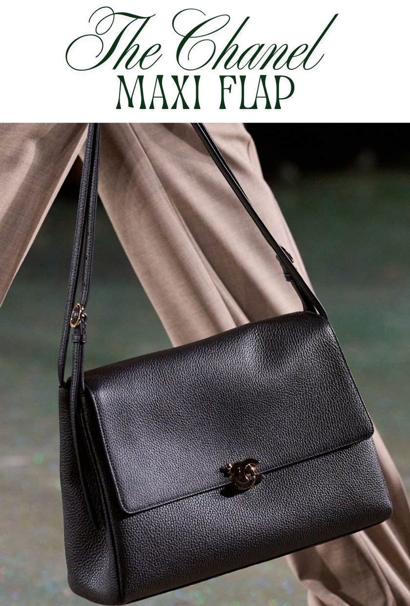2026 年秋冬 it bag：模特兒在秋冬秀台上攜帶黑色 Chanel 大翻蓋包