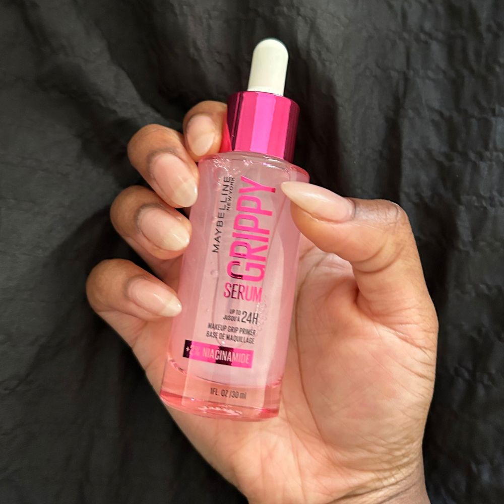 美寶蓮紐約 Grippy Serum Primer 的特寫鏡頭