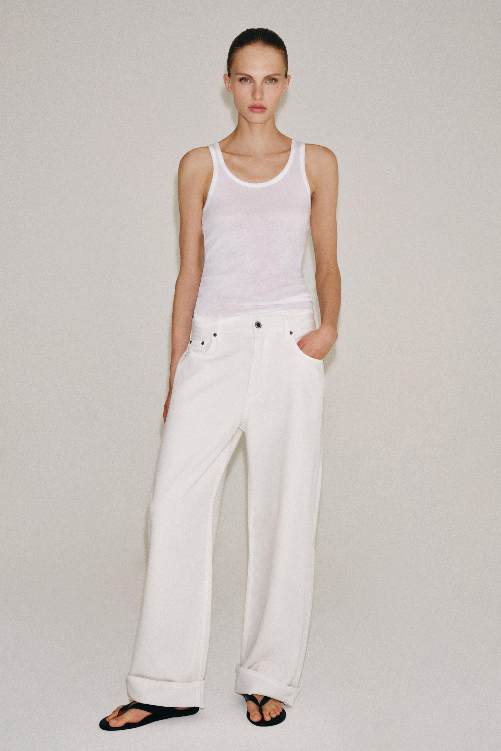 Zara，中腰寬鬆牛仔褲