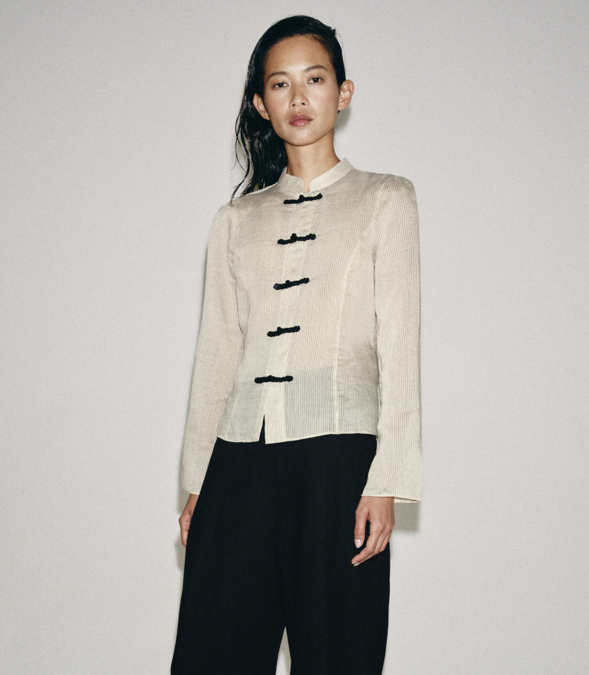 Zara，青蛙扣條紋襯衫