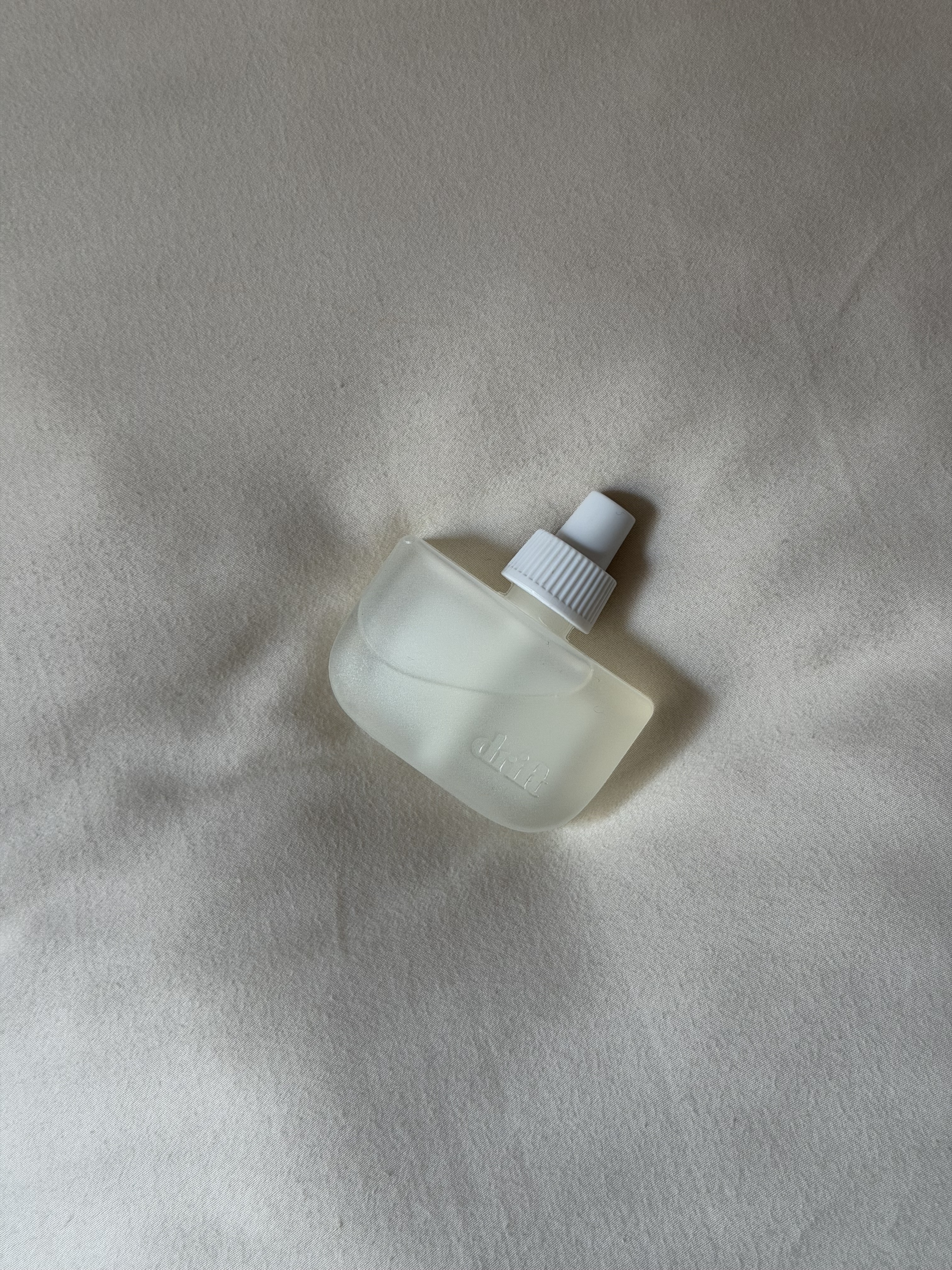 休息休息時的 Drift Home 香薰機在床上放鬆。