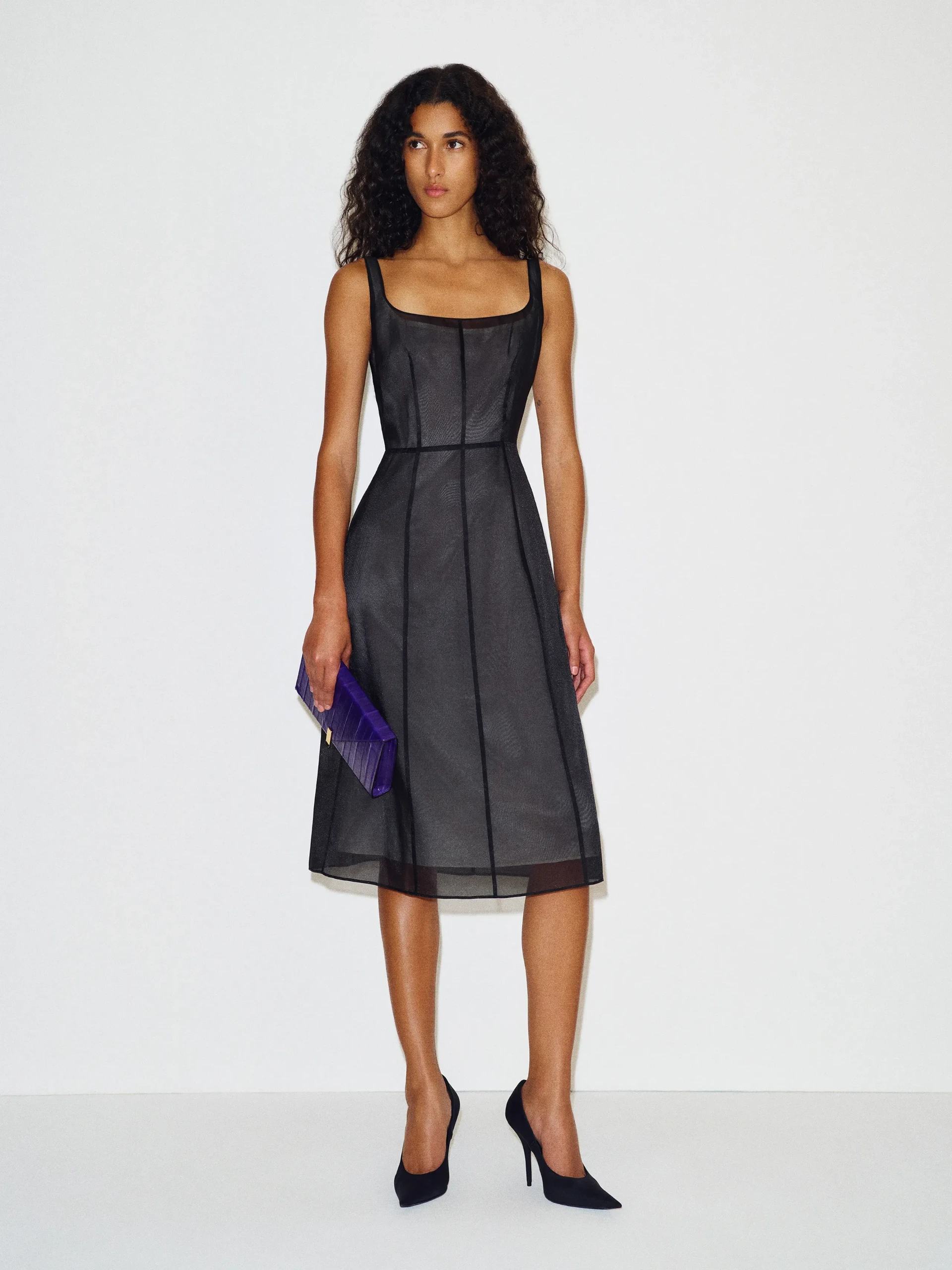 Reformation x Alexa Chung，幽靈連身裙