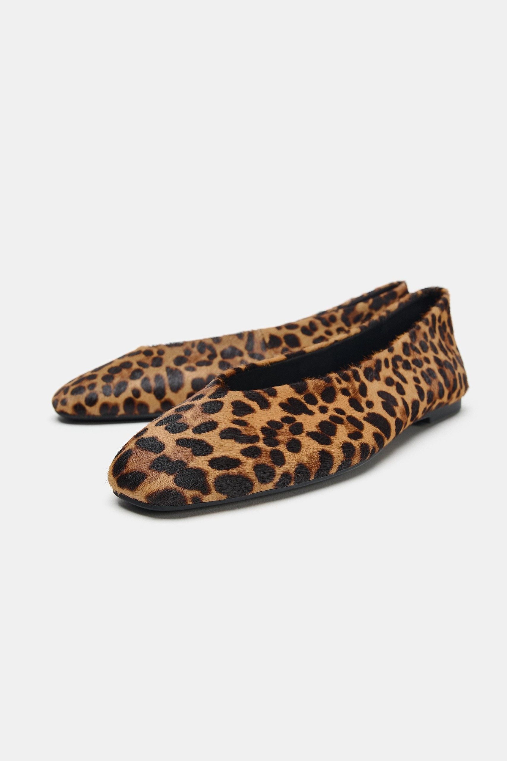 ZARA，紋理皮革印花芭蕾平底鞋