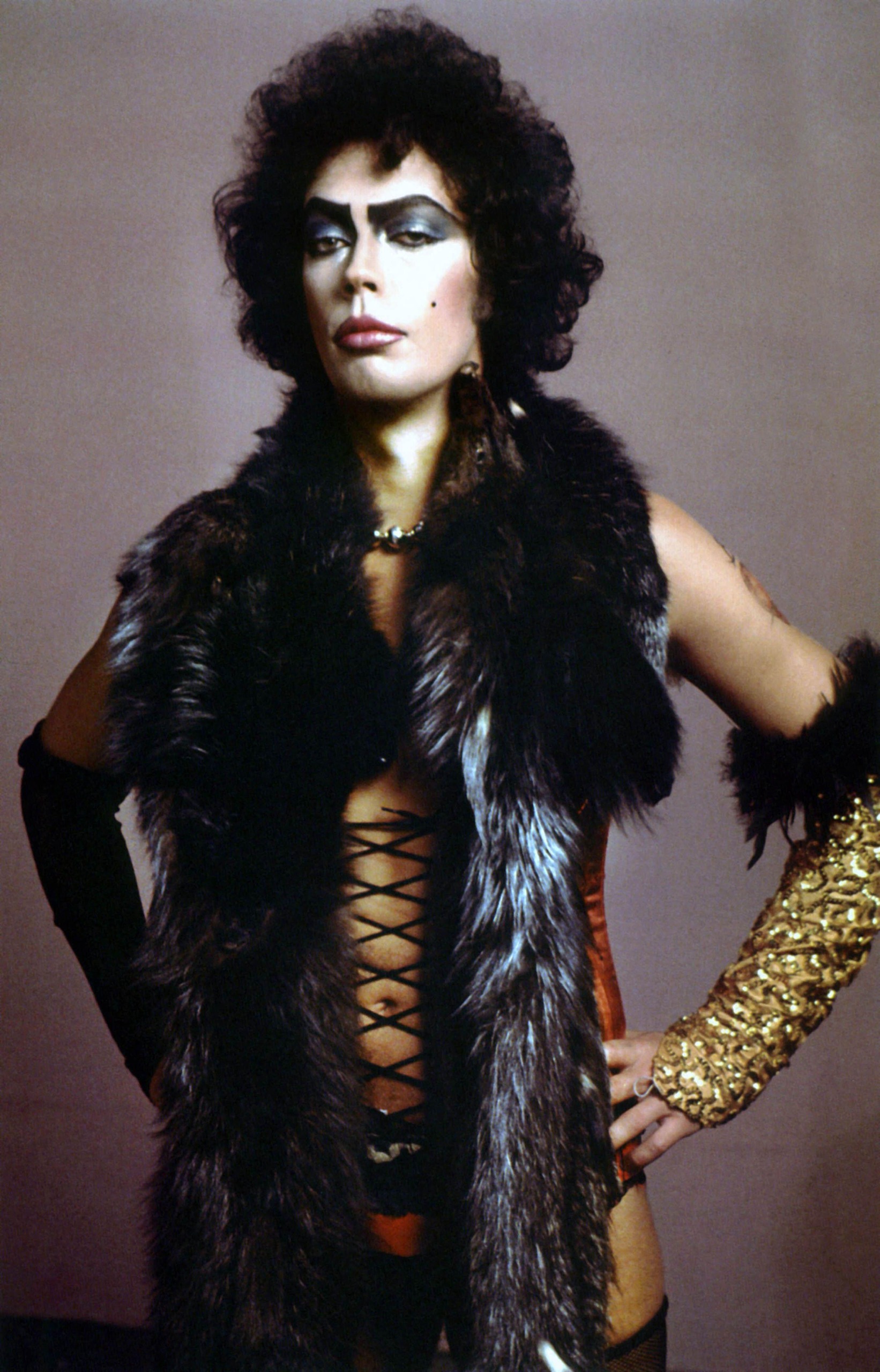 提姆庫瑞 (Tim Curry) 在《洛基恐怖秀》中飾演 Frank-N-Furter 博士。