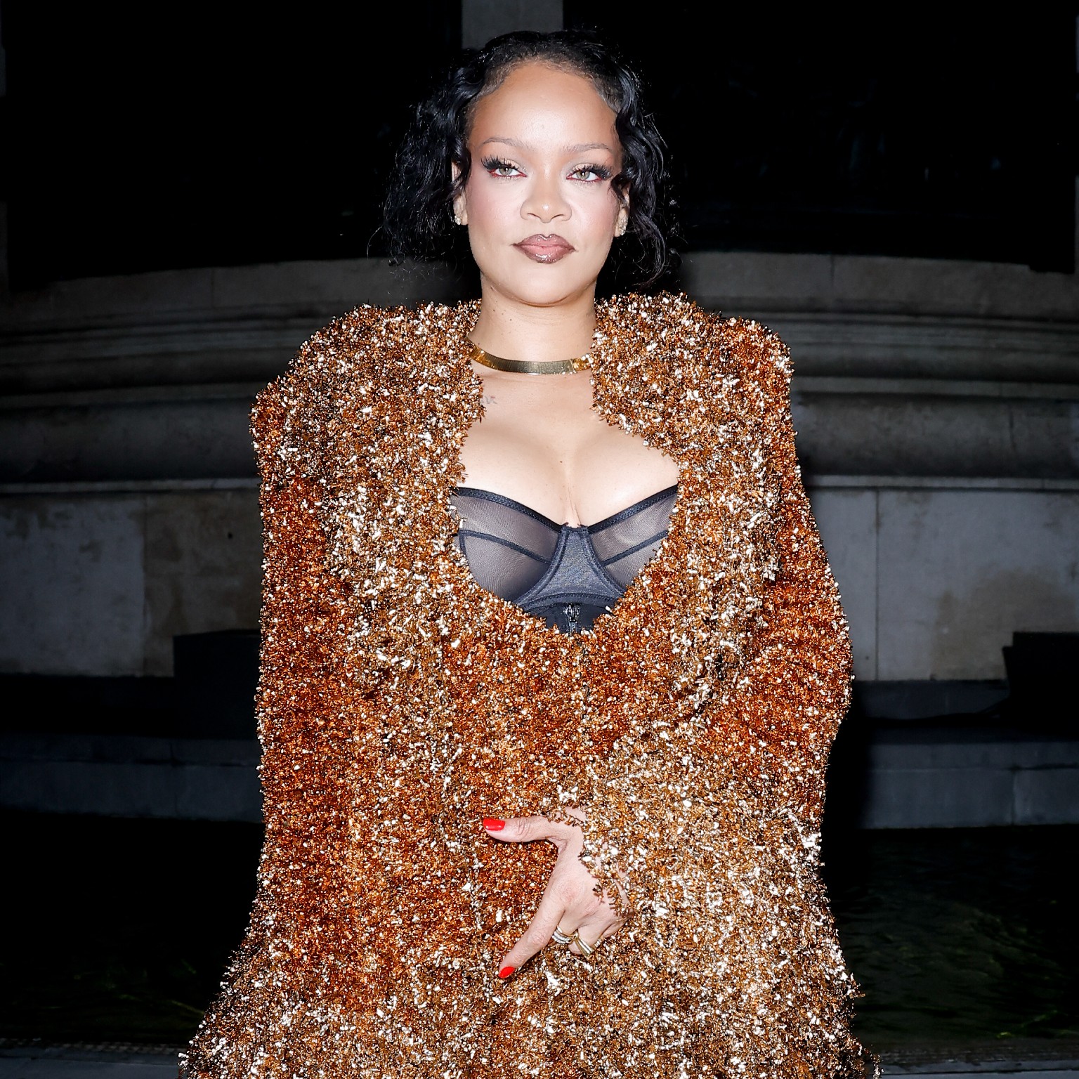 蕾哈娜 (Rihanna) 在巴黎時裝週期間的照片 
