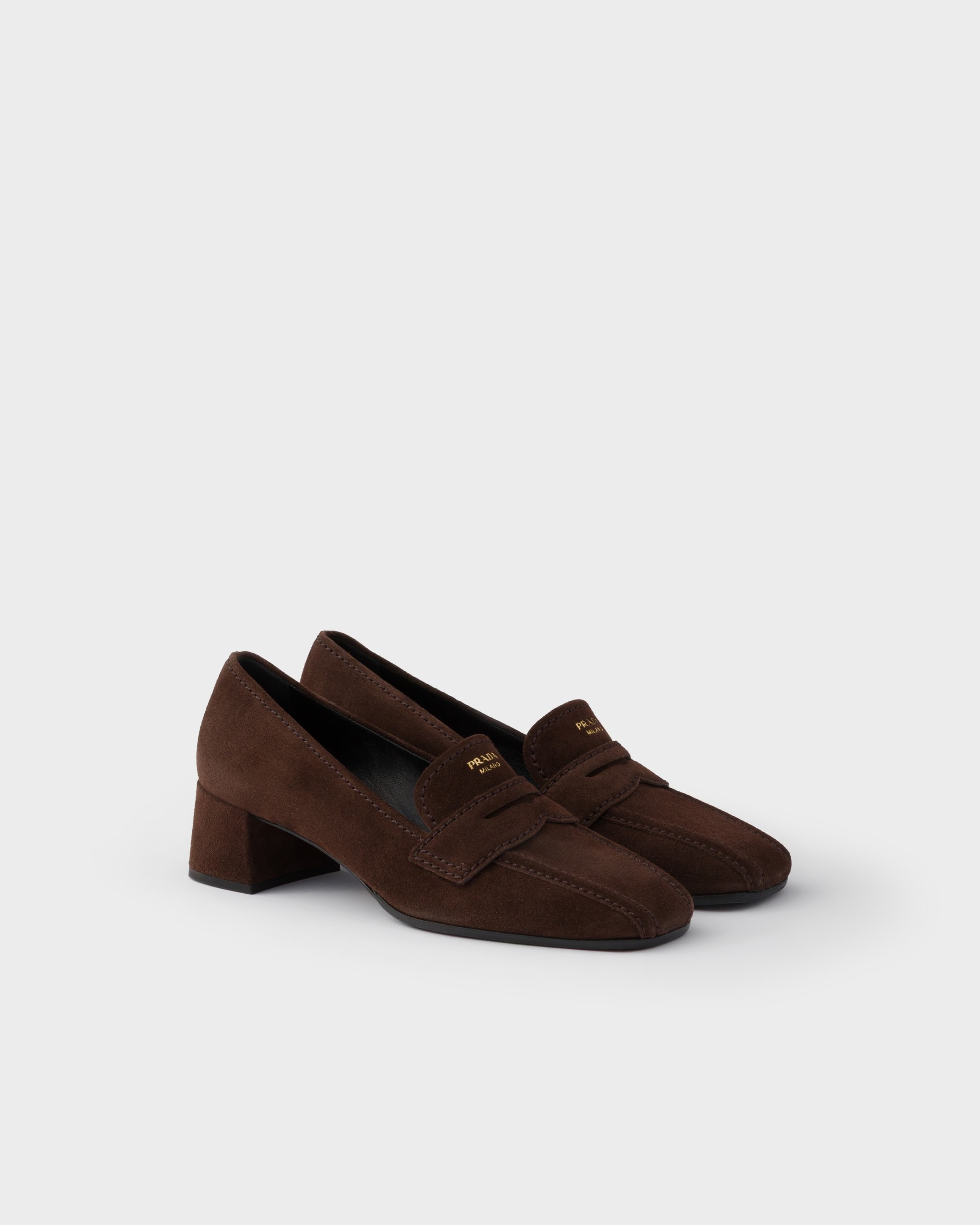 Prada，麂皮樂福鞋