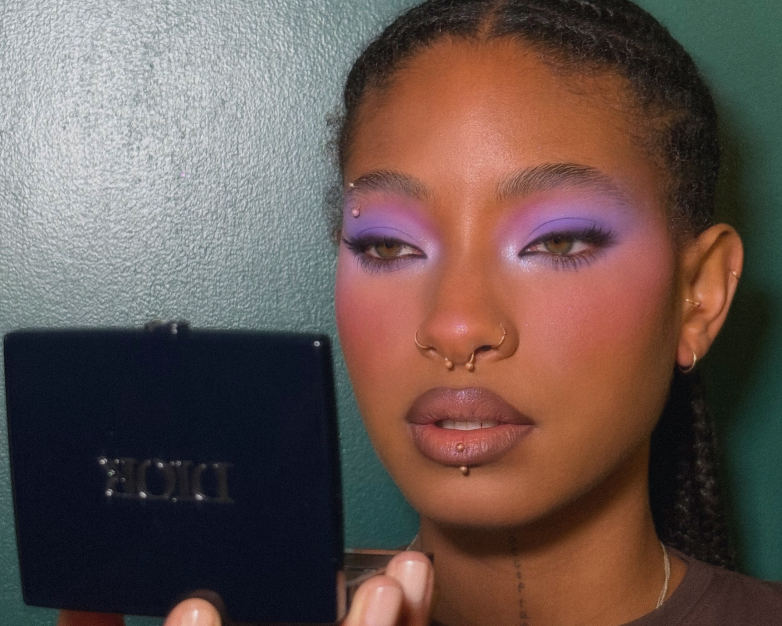 威洛史密斯 (Willow Smith) 在索尼音樂廳 (Sony Hall) 舉行的紐約音樂會後台的照片。