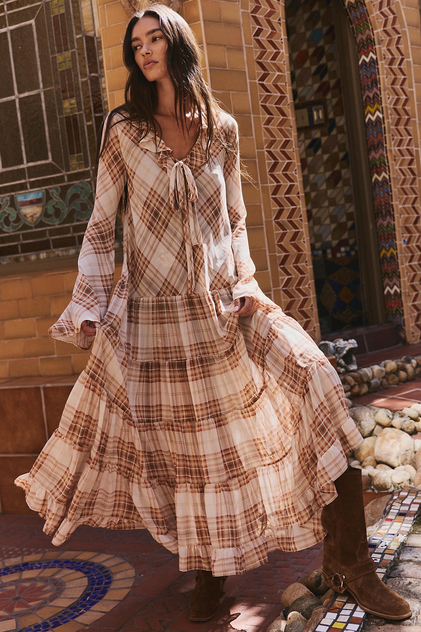 Free People，格紋花瓣超長洋裝
