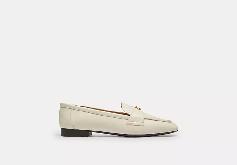 Coach，雕刻 C 樂福鞋