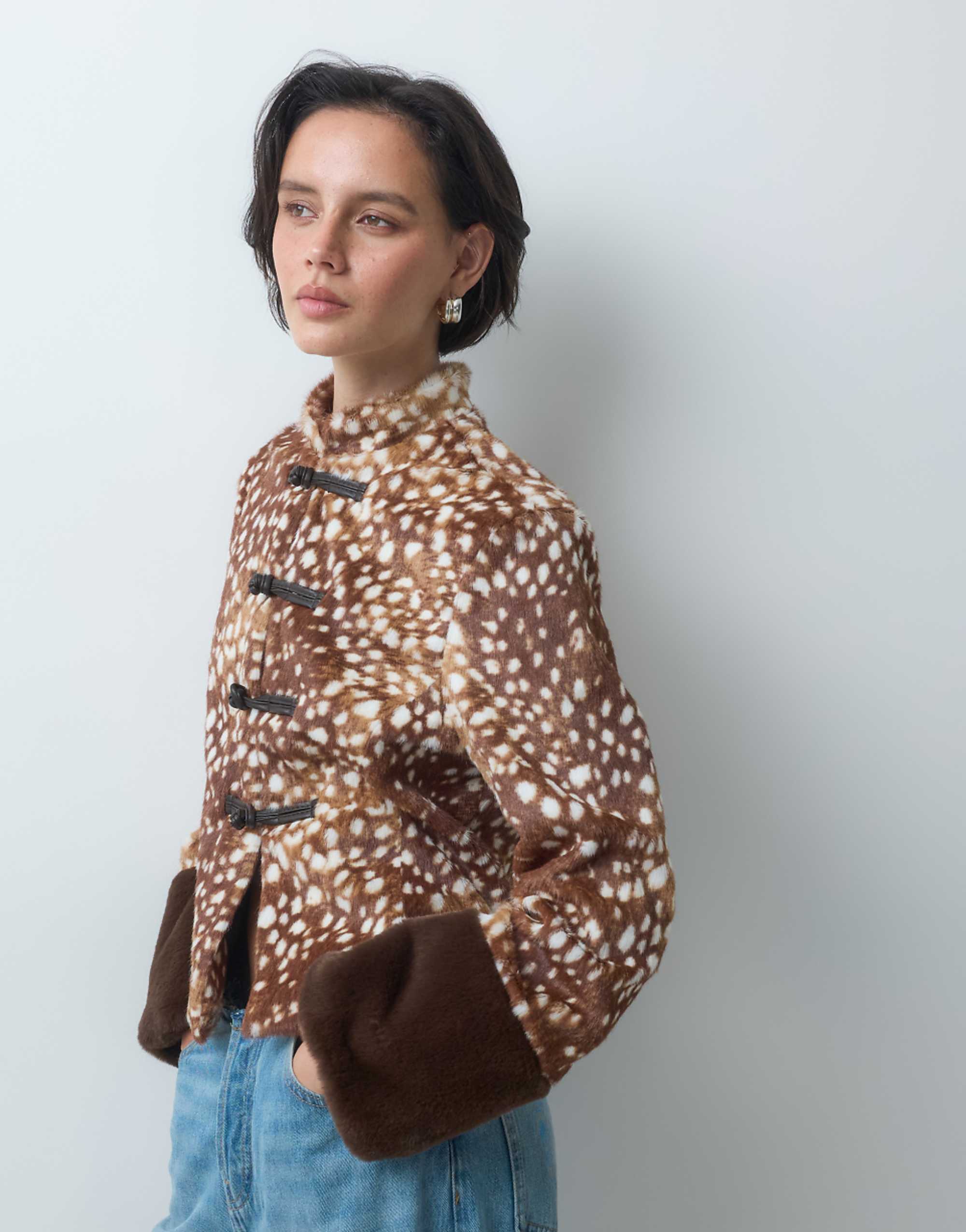 Asos Design 高領正裝大衣，搭配小馬皮人造毛皮袖口