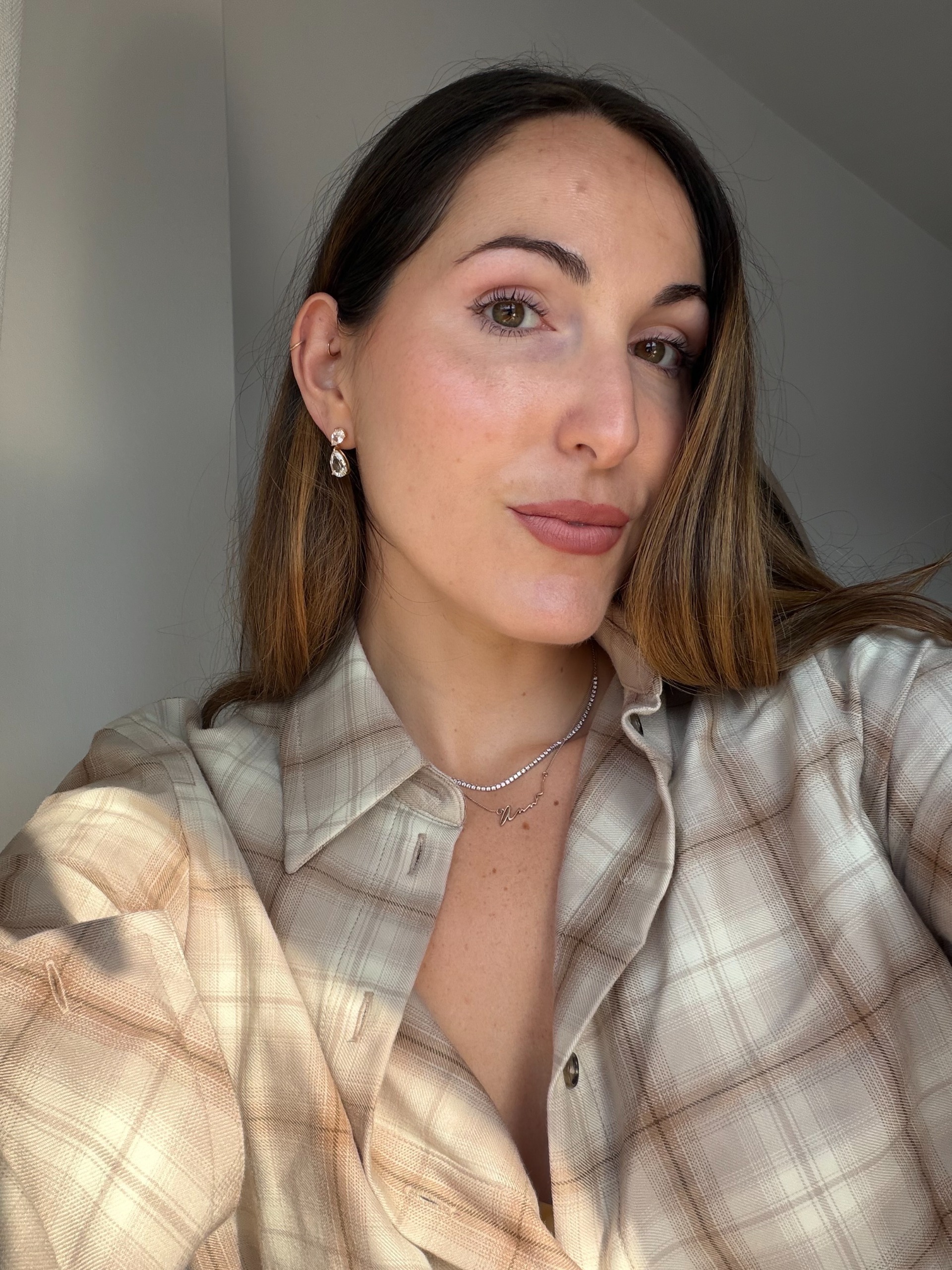 編輯 Anna LaPlaca 穿著 Anfisa 唇線筆的照片
