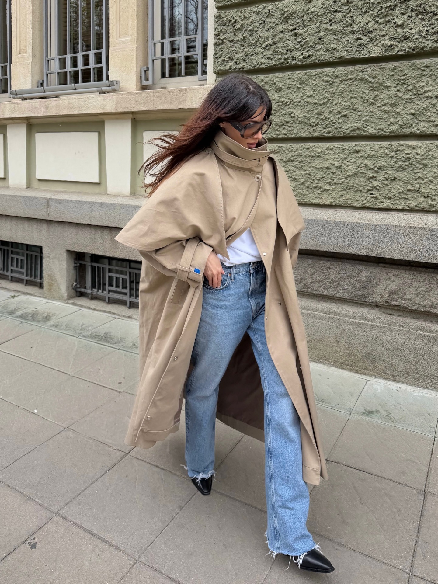 @borislavasekova 穿著牛仔褲和靴子