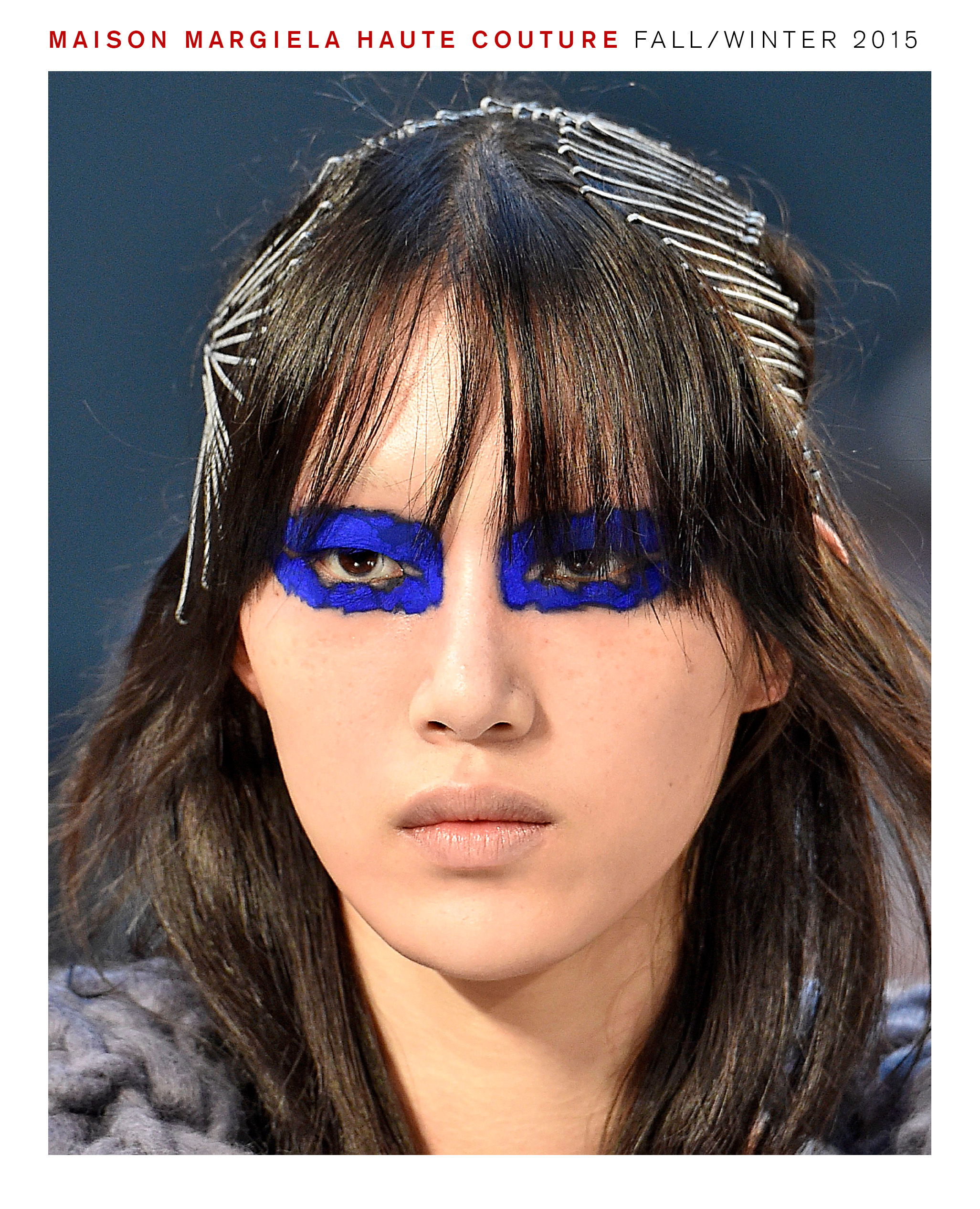 模特兒在 Maison Margiela 2015 秋冬高級訂製時裝秀上使用 Pat McGrath 妝容。