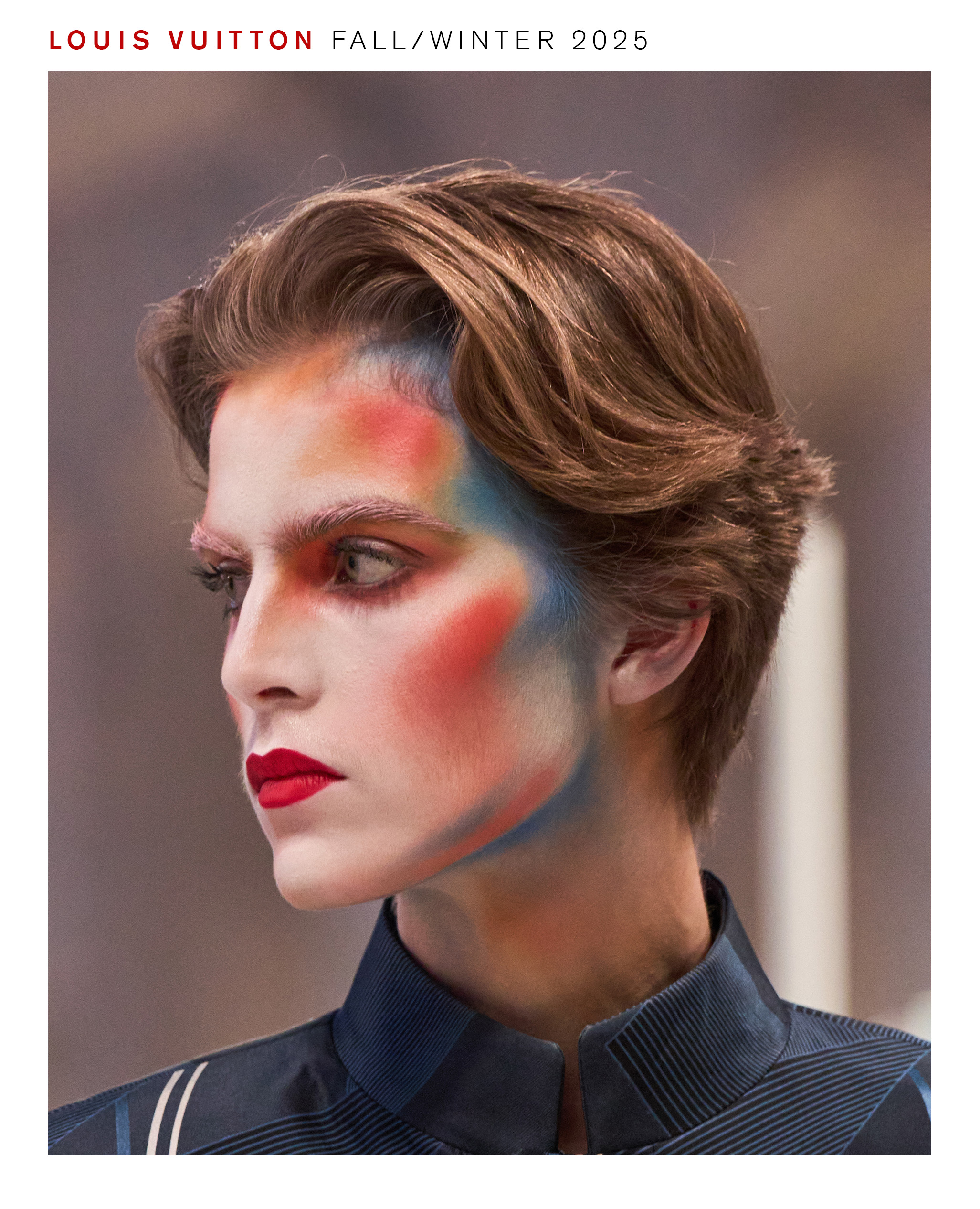 模特兒在路易威登 2025 年秋冬秀場上使用 Pat McGrath 妝容。