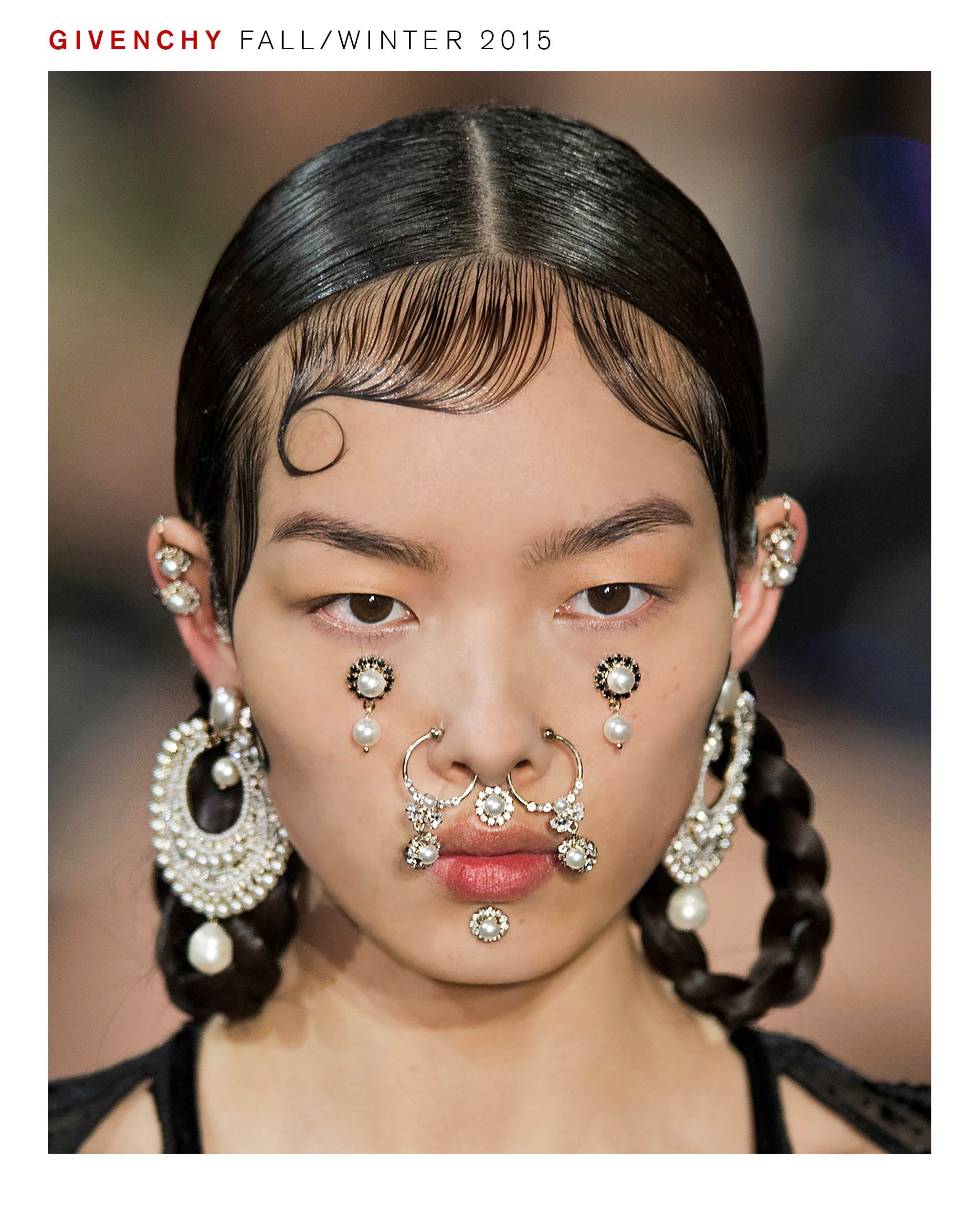 模特兒在紀梵希 (Givenchy) 2015 秋冬秀場上使用 Pat McGrath 妝容。