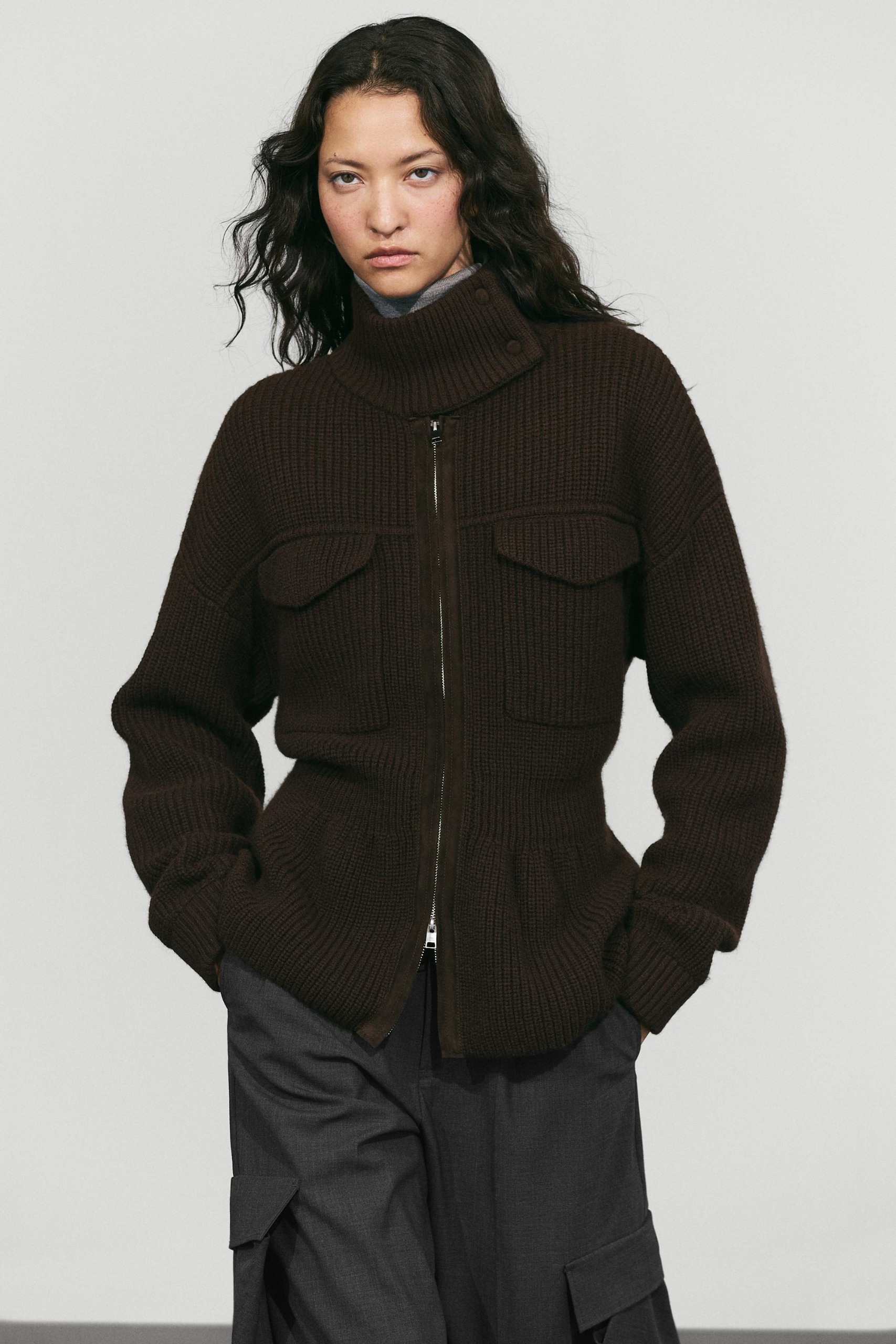Massimo Dutti，混合針織絨面革口袋開襟衫