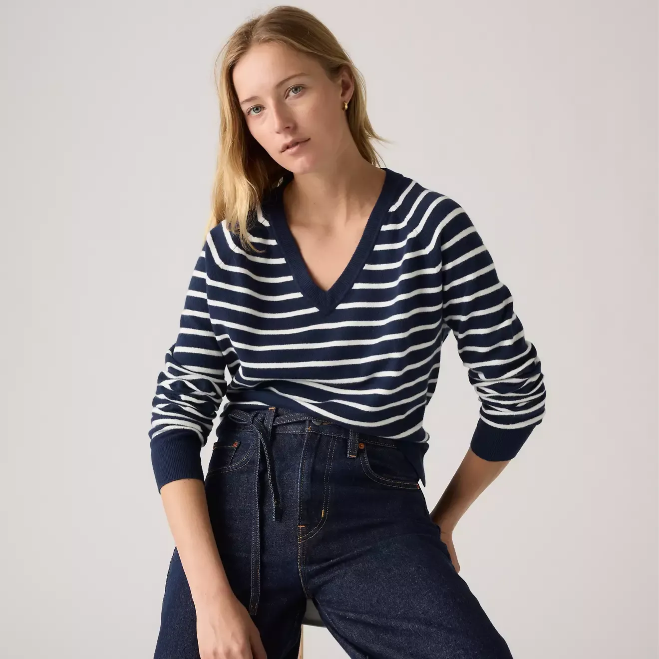 Levi's，超柔軟 V 領套頭毛衣